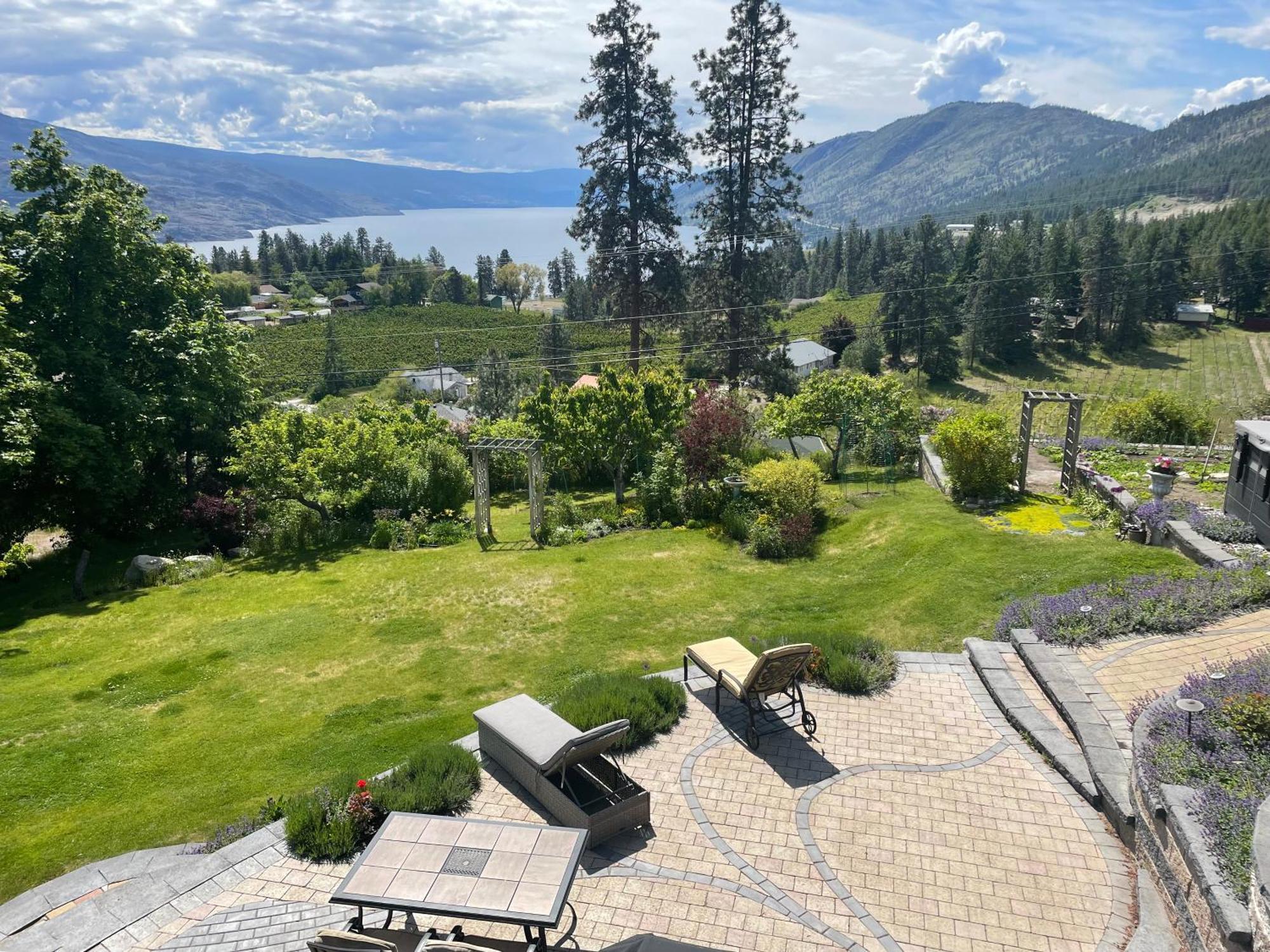 Lakeview Gardens B&B Peachland Exterior foto